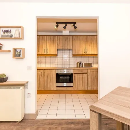 Thomas Street Apartment *