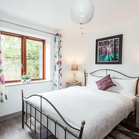 Thomas Street Apartment *