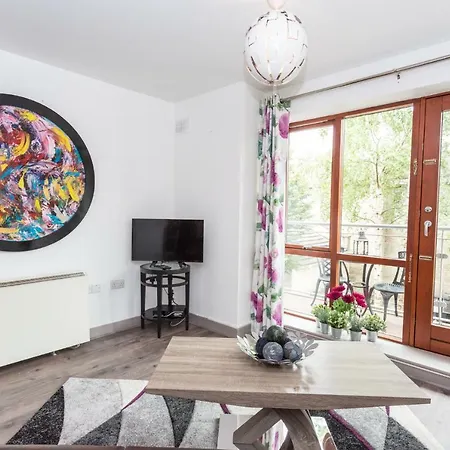 Thomas Street Apartment *