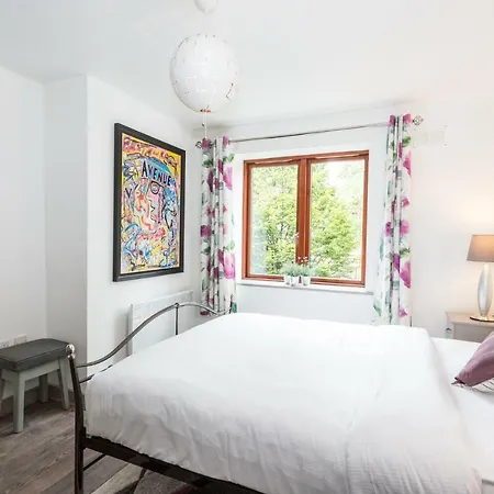 Thomas Street Apartment *
