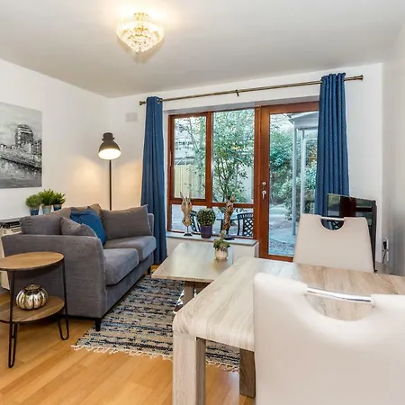Thomas Street Apartment